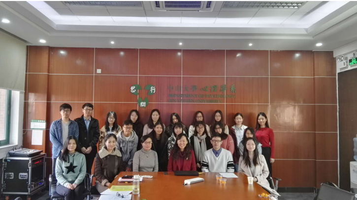 全体与会人员合影留念