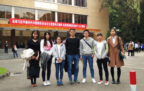 参会学生代表刘丹丹、谢晓琳、冯青青、杨俊凯、陈洛、朱佳、周凌波