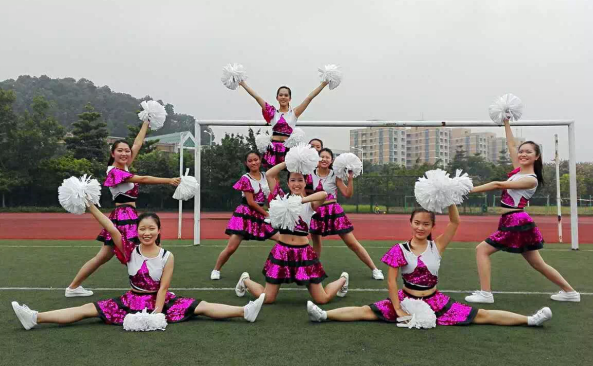 啦啦操队在政心运动会上的精彩展出.png