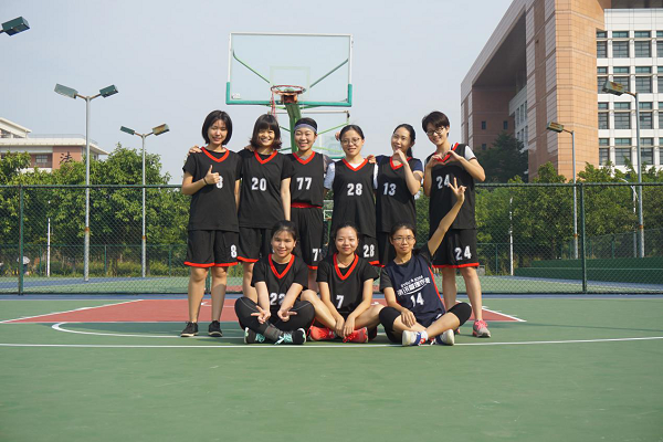 四院女篮联队合影.png