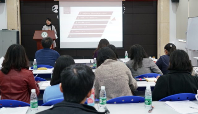 工会主席邹智敏做工作报告