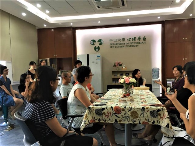 王老师与老师们交流