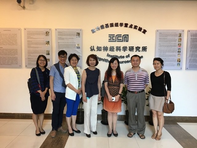 董晓蔚所长等合影 