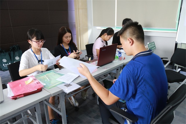  新同学，“心”接待——yl1111永利集团2016年迎新工作