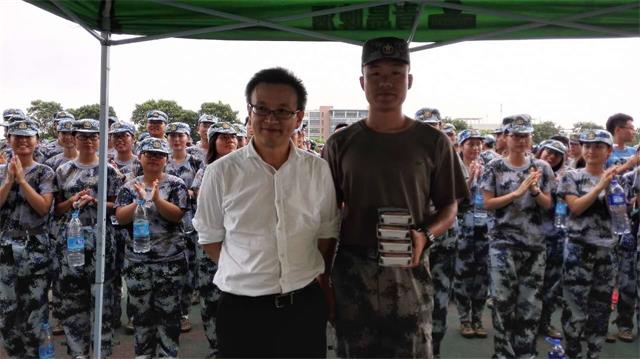 铿锵心理人,昂扬铸军魂,时刻记校训——yl1111永利集团中秋慰问2016级新生