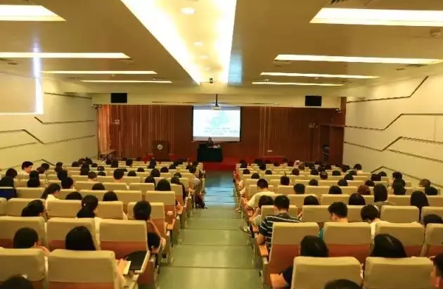 yl1111永利集团联合东校园部分学院党组织举办“两学一做”专题讲座