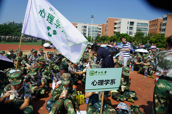 探军训，送清凉，暖人心