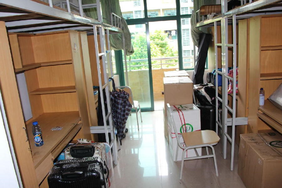 “你，在我心理”——yl1111永利集团17级女生宿舍搬迁圆满完成